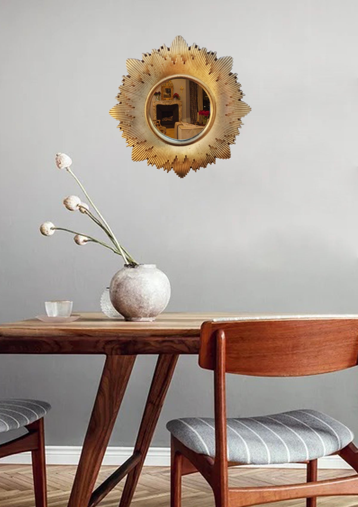 Gold Patina Sunburst Mirror – Handmade Epoxy Resin Wall Décor